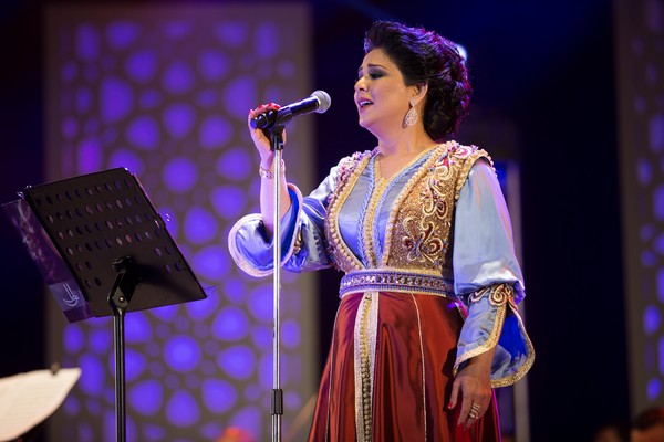 Nawal el Koweitia port tenues marocaines à Mawazine